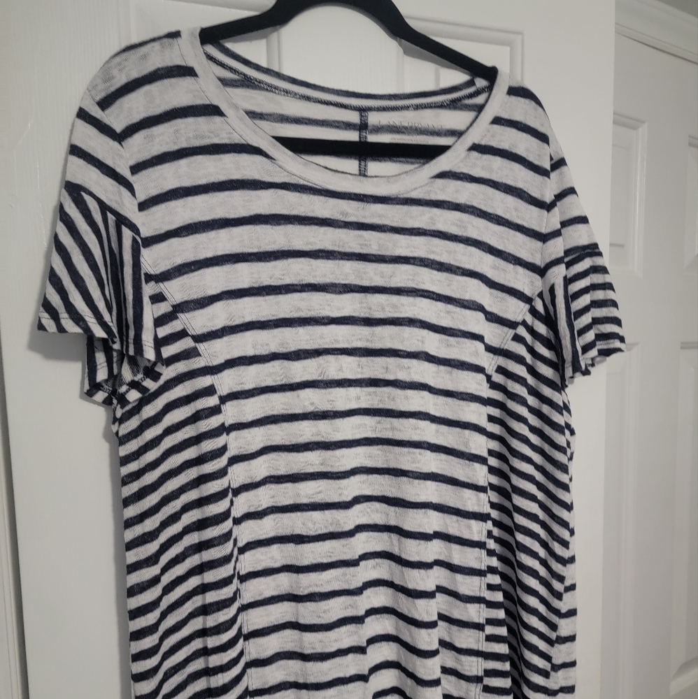 Lane Bryant white and blue strip shirt in very good conditions size 22/24